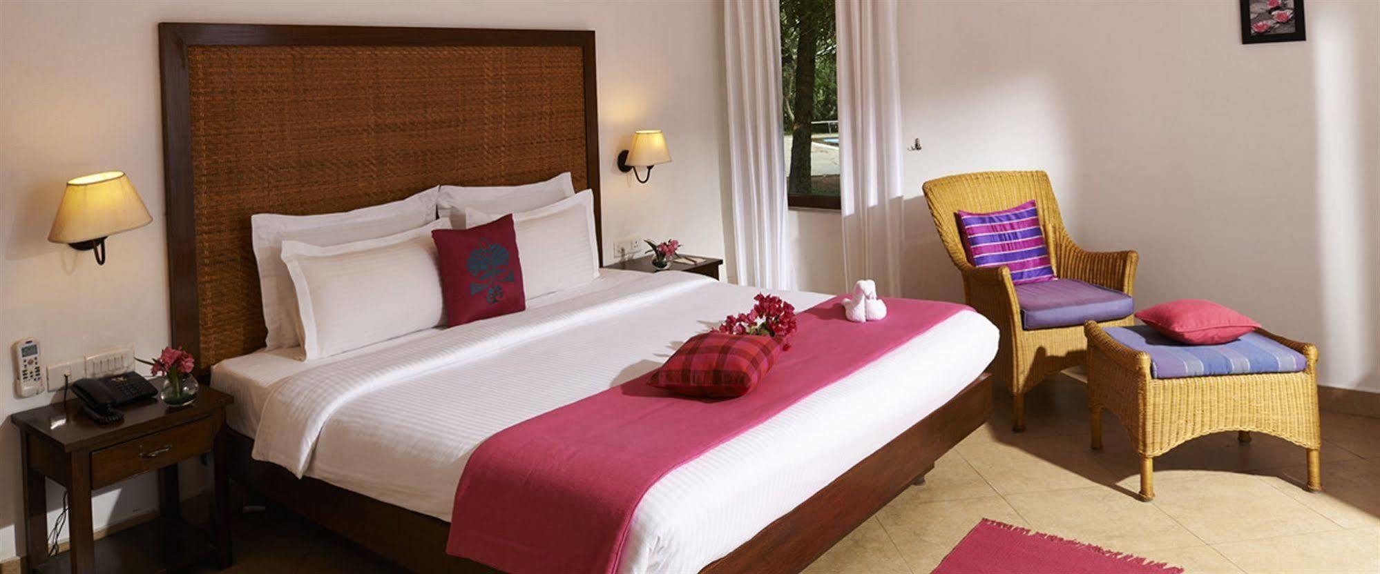 Hotel Club Mahindra Ashtamudi Nīndakara Zewnętrze zdjęcie
